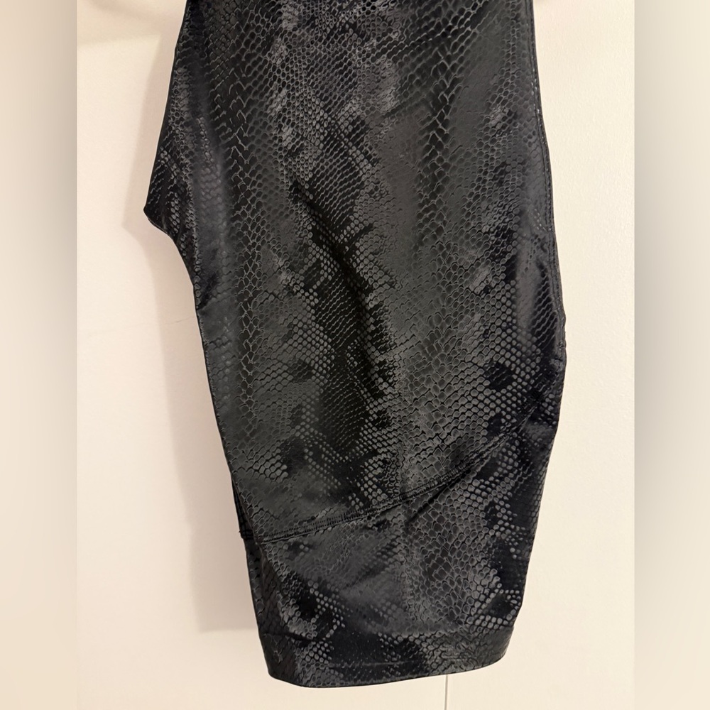 Black Snakeskin Pattern Leggins
